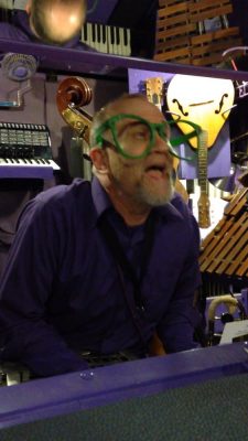 Winko Ljizz in star glasses